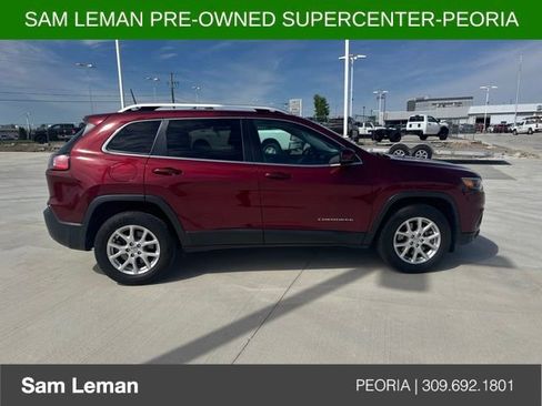 Used 2019 Jeep Cherokee Latitude Plus w/ Cold Weather Group AWD/4WD image 4