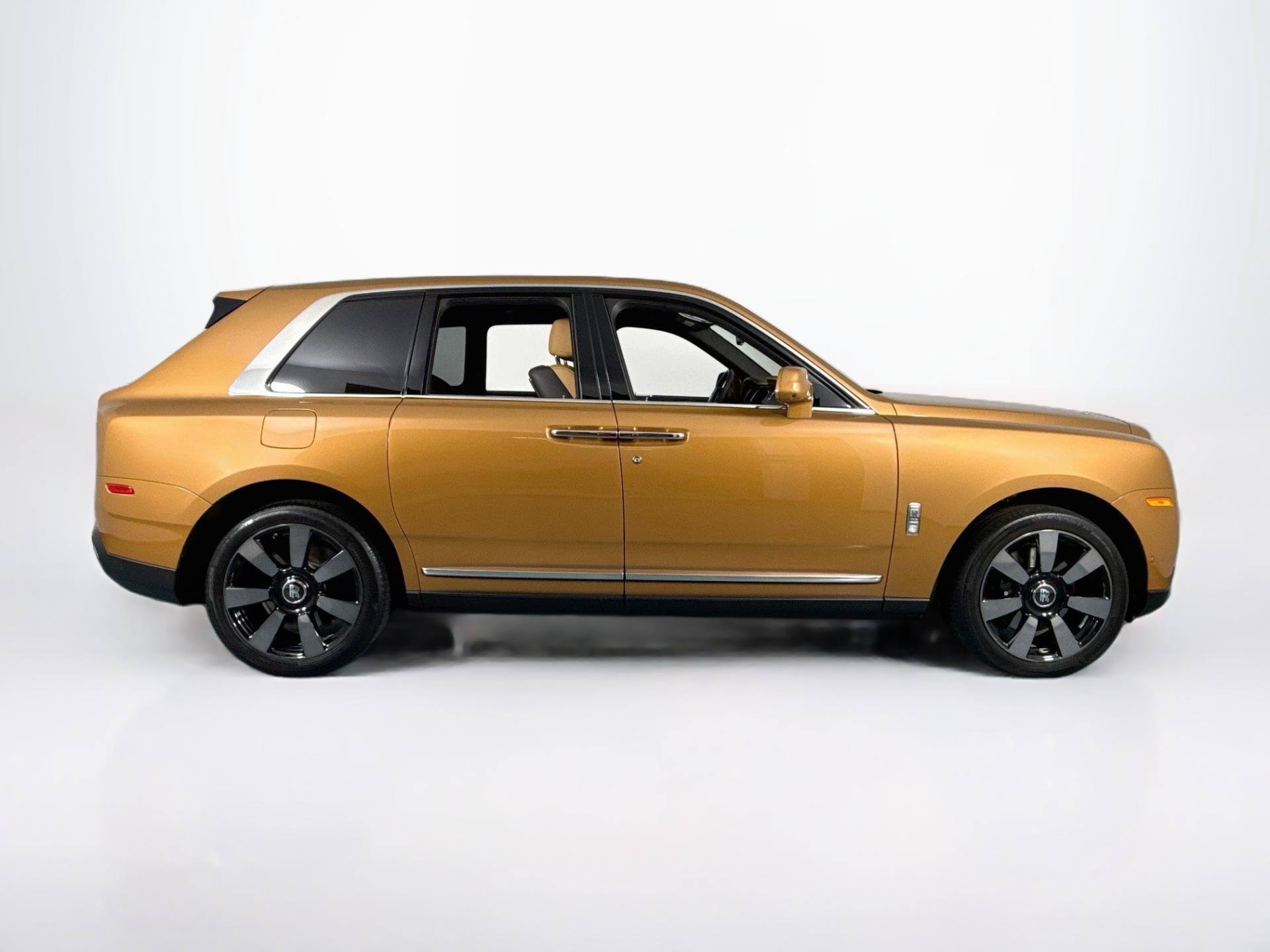 Used 2023 Rolls-Royce Cullinan w/ Cullinan Package AWD/4WD image 4