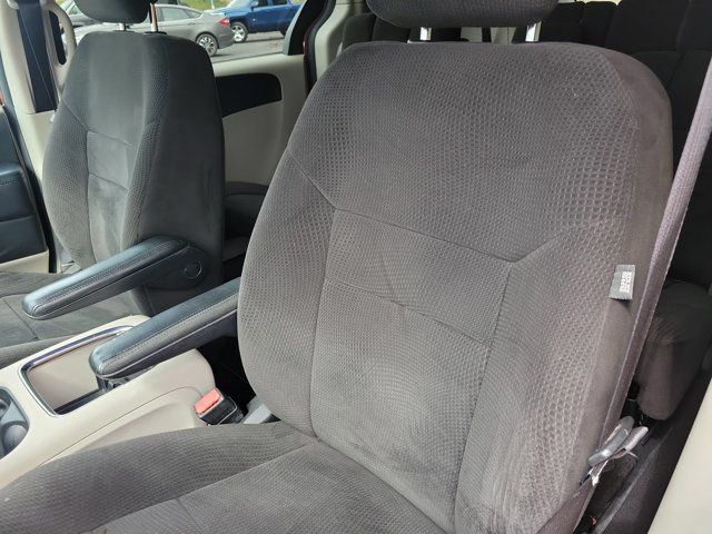 Used 2012 Dodge Grand Caravan SXT FWD image 12