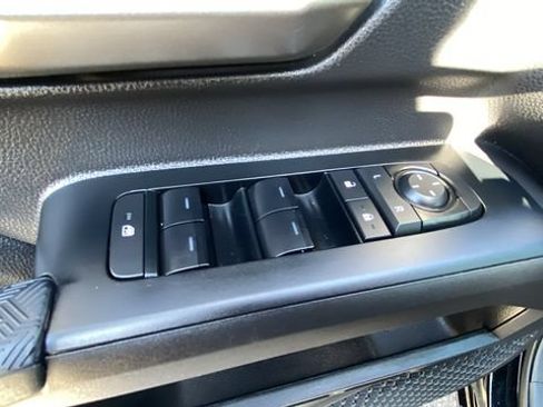 Used 2025 Toyota Tacoma TRD Off-Road AWD/4WD image 14