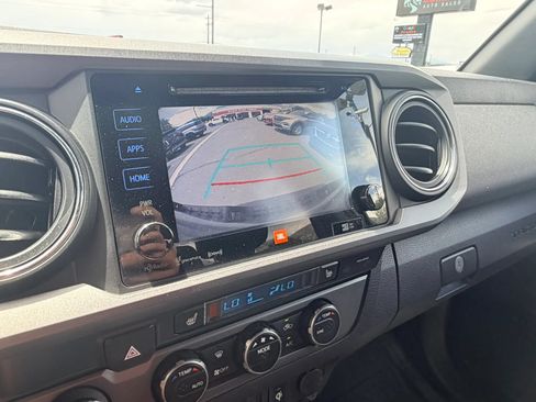 Used 2019 Toyota Tacoma TRD Off-Road w/ TRD Premium Off Road Package AWD/4WD image 17