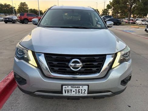 Used 2019 Nissan Pathfinder SV FWD image 2