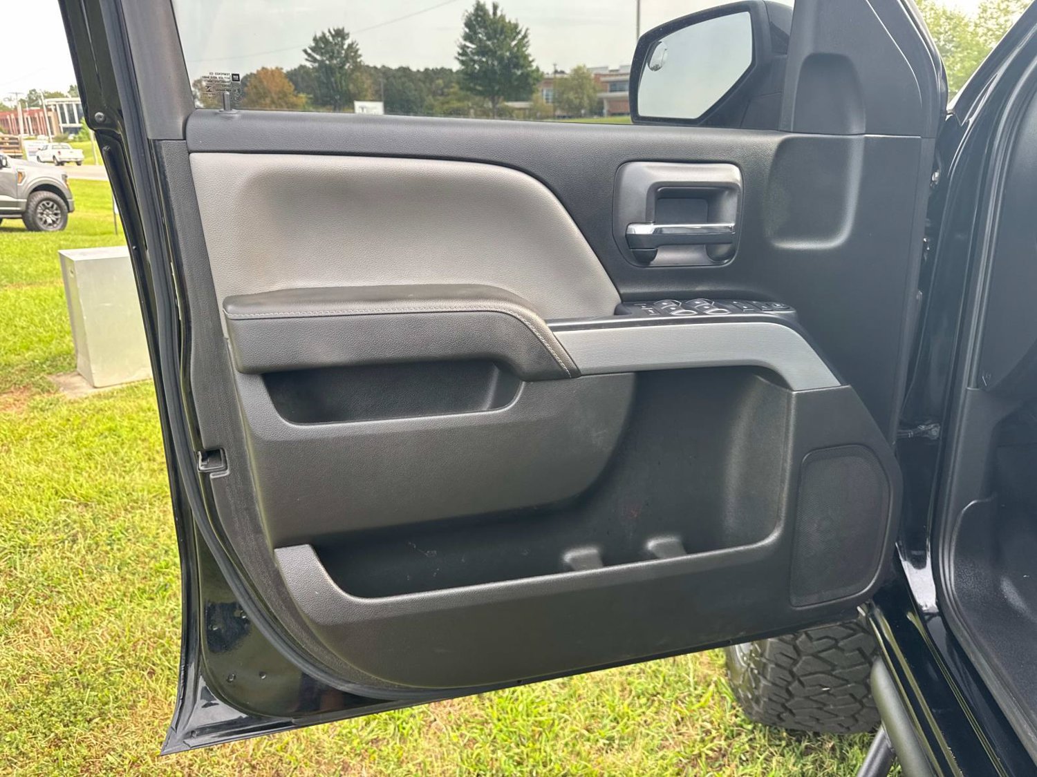 Used 2018 Chevrolet Silverado 1500 LT w/ All Star Edition AWD/4WD image 28