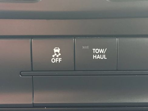 Used 2019 RAM 1500 Classic SLT w/ Luxury Group AWD/4WD image 39