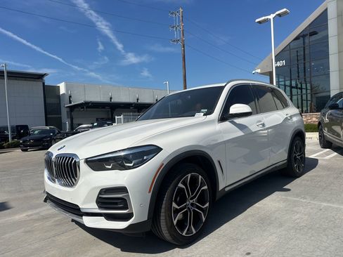 Used 2023 BMW X5 sDrive40i w/ Premium Package image 1