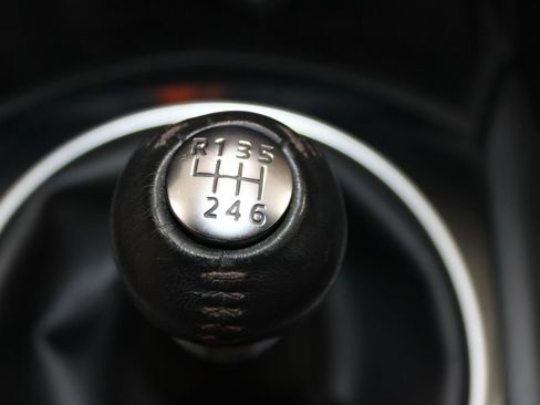 Used 2016 MAZDA MX-5 Miata Club RWD image 32
