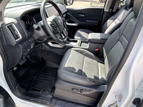 Used 2025 Nissan Frontier SV AWD/4WD image 13
