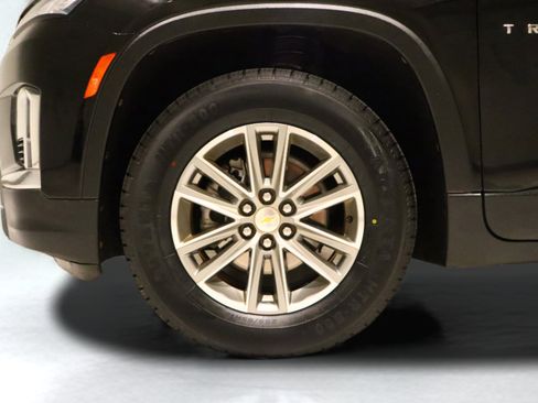 Used 2023 Chevrolet Traverse LT image 7