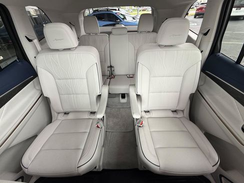 Used 2025 Buick Enclave Avenir w/ Super Cruise Package AWD/4WD image 42