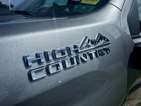 Used 2025 Chevrolet Silverado 2500 High Country w/ Technology Package AWD/4WD image 4