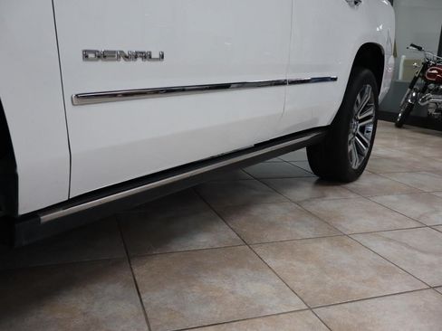 Used 2019 GMC Yukon Denali w/ Denali Ultimate Package AWD/4WD image 9