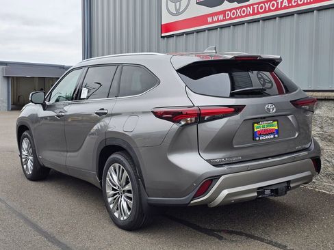 New 2026 Toyota Highlander Platinum AWD/4WD image 5