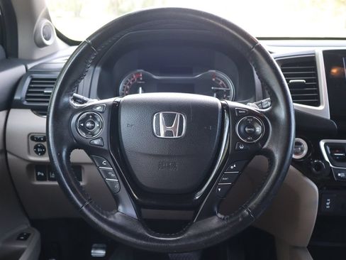 Used 2016 Honda Pilot Touring image 18