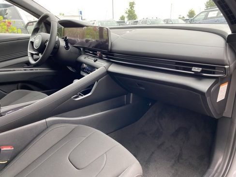 New 2025 Hyundai Elantra SEL image 33