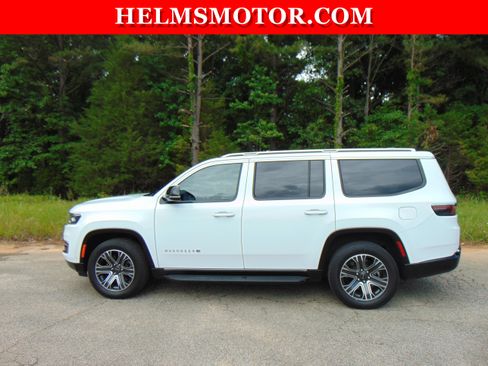 Certified 2025 Jeep Wagoneer 4WD image 3