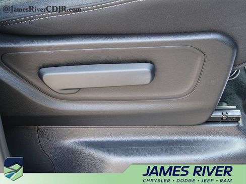 Used 2025 RAM 1500 Big Horn AWD/4WD image 10