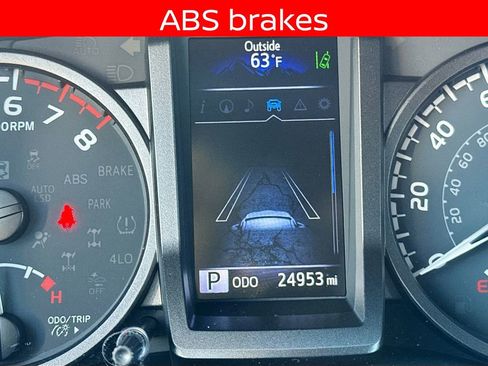 Used 2022 Toyota Tacoma TRD Sport image 11