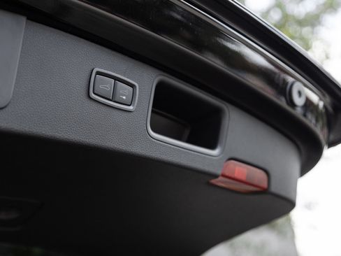 Certified 2026 Porsche Macan AWD/4WD image 31