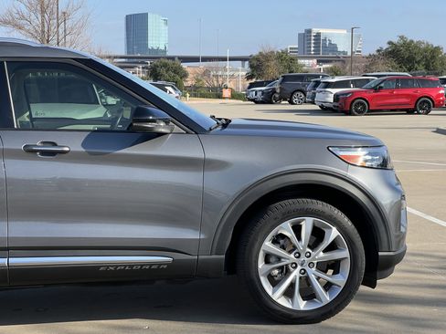 Used 2022 Ford Explorer Platinum w/ Equipment Group 601A image 12