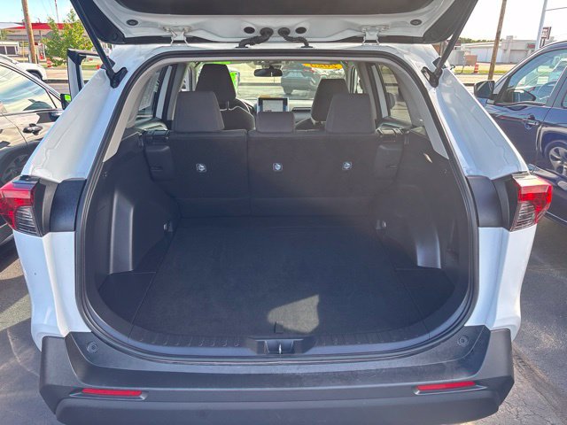 Used 2025 Toyota RAV4 LE AWD/4WD image 28