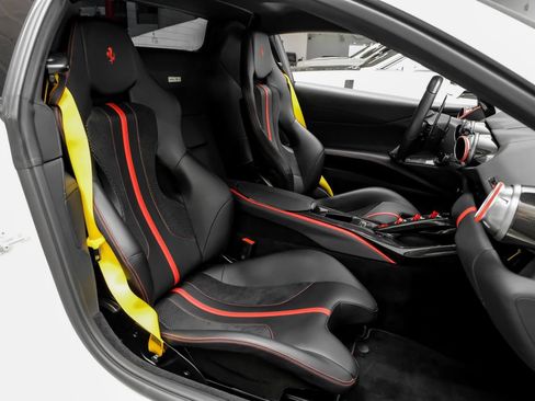 Used 2022 Ferrari 812 GTS RWD image 40