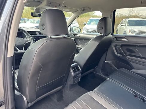 Used 2023 Volkswagen Tiguan SE AWD/4WD image 13