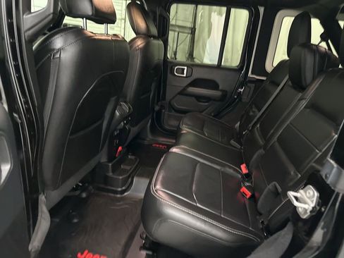 Used 2019 Jeep Wrangler Unlimited Sahara image 24