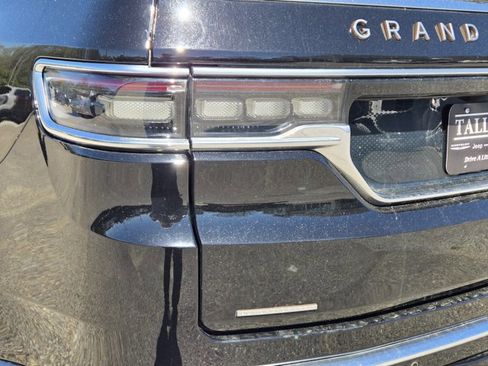 Used 2022 Jeep Grand Wagoneer Series III w/ Rear Seat Video Group 1 image 9