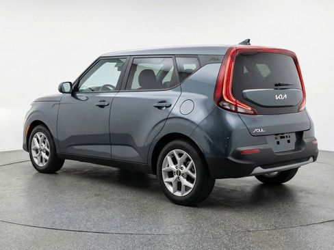 Used 2025 Kia Soul LX w/ LX Technology Package FWD image 6