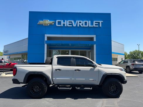Used 2026 GMC Canyon AT4X w/ AT4X AEV Edition AWD/4WD image 1