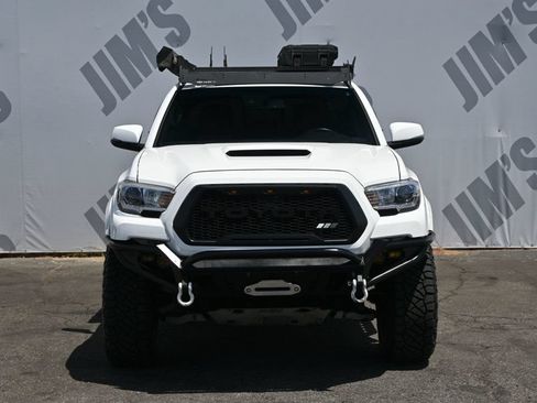 Used 2020 Toyota Tacoma TRD Sport w/ Technology Package AWD/4WD image 2