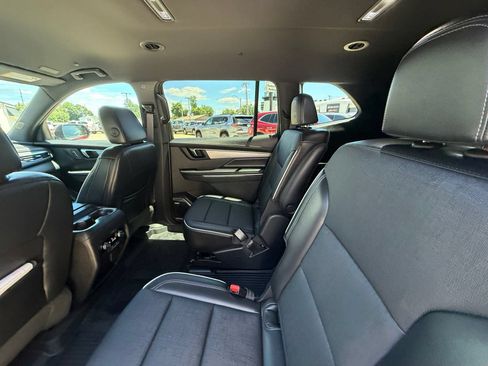 Used 2025 Buick Enclave Preferred w/ Power Package AWD/4WD image 5