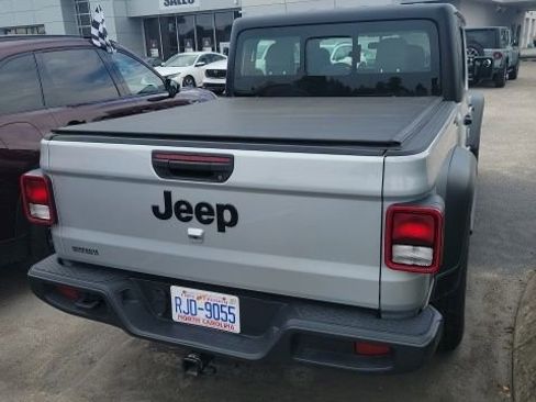 Used 2024 Jeep Gladiator Sport AWD/4WD image 8