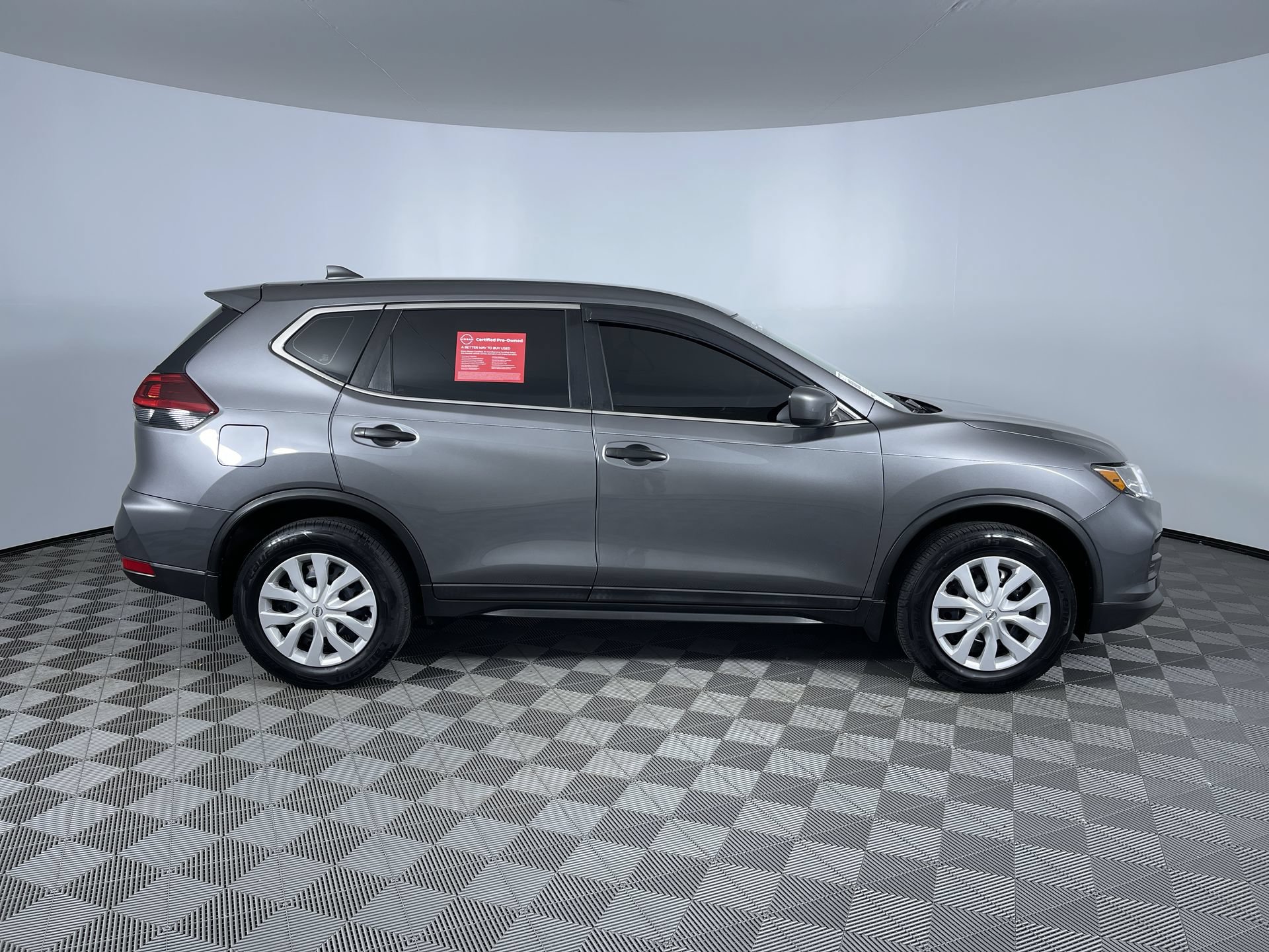 Used 2018 Nissan Rogue S AWD/4WD image 10
