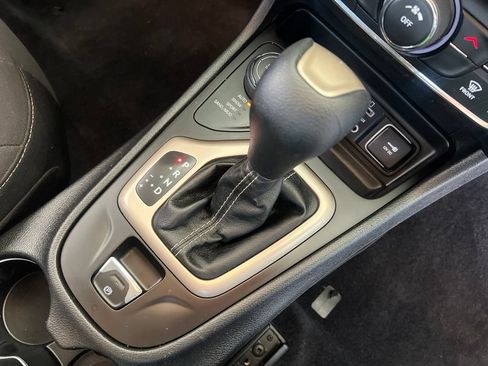 Used 2016 Jeep Cherokee Latitude w/ Cold Weather Group AWD/4WD image 22