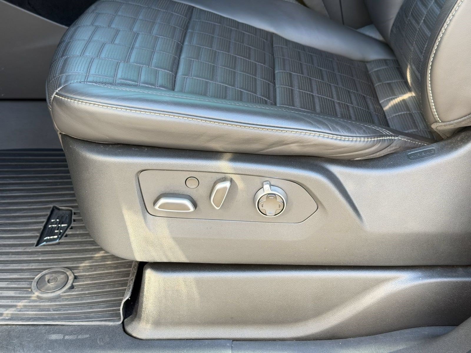 Certified 2026 Cadillac Escalade Platinum Sport w/ LPO, ONYX Package AWD/4WD image 12