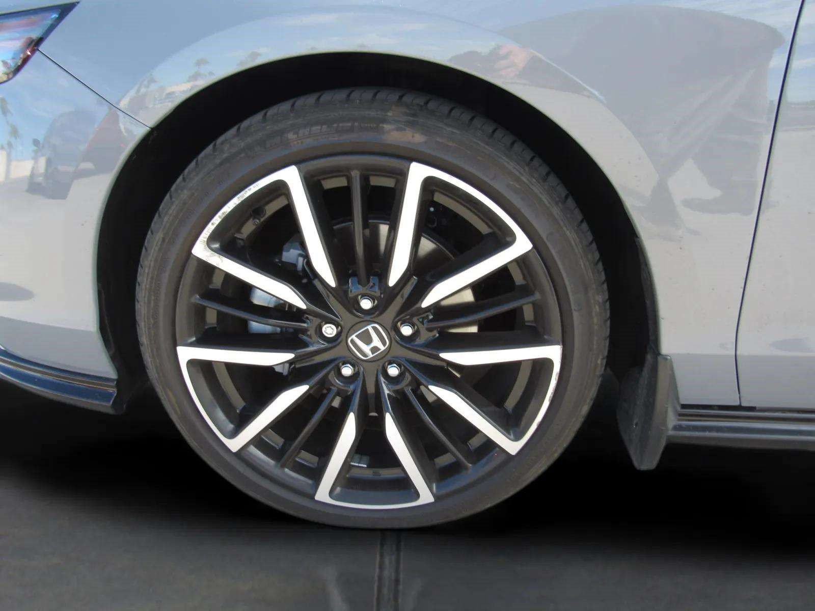 Used 2024 Honda Accord Touring image 5