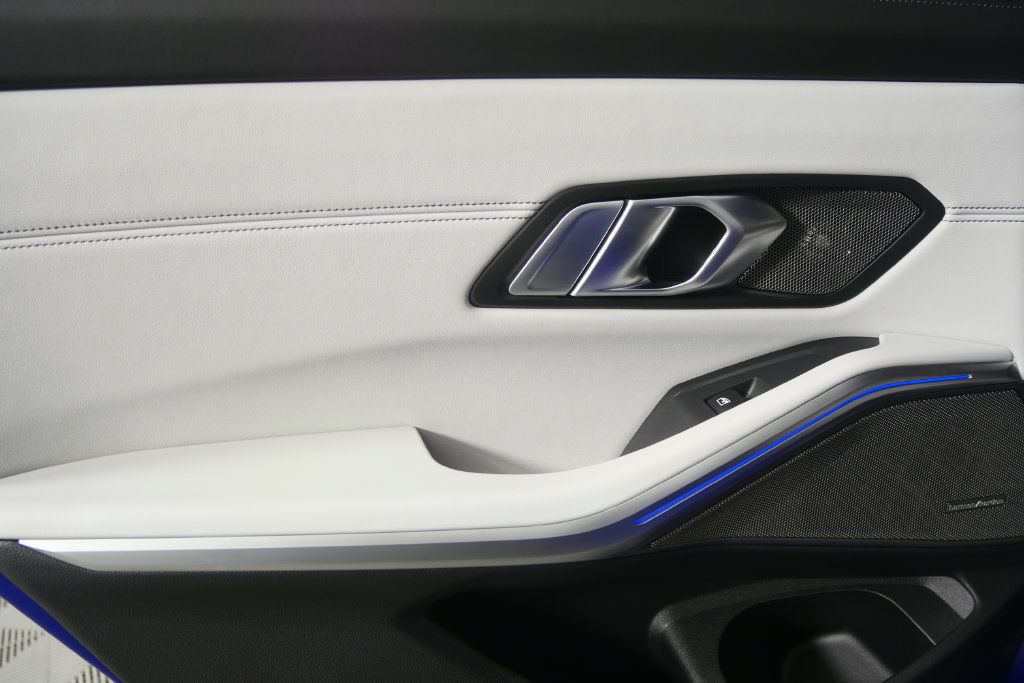 Used 2022 BMW M3 RWD image 23