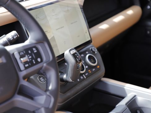 New 2026 Land Rover Defender 110 X-Dynamic SE AWD/4WD image 18