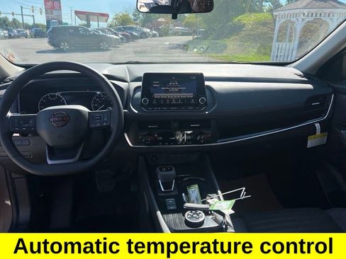 Certified 2025 Nissan Rogue SV image 14