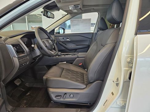 New 2026 Nissan Rogue Platinum image 14