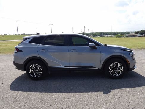 Used 2023 Kia Sportage LX FWD image 5