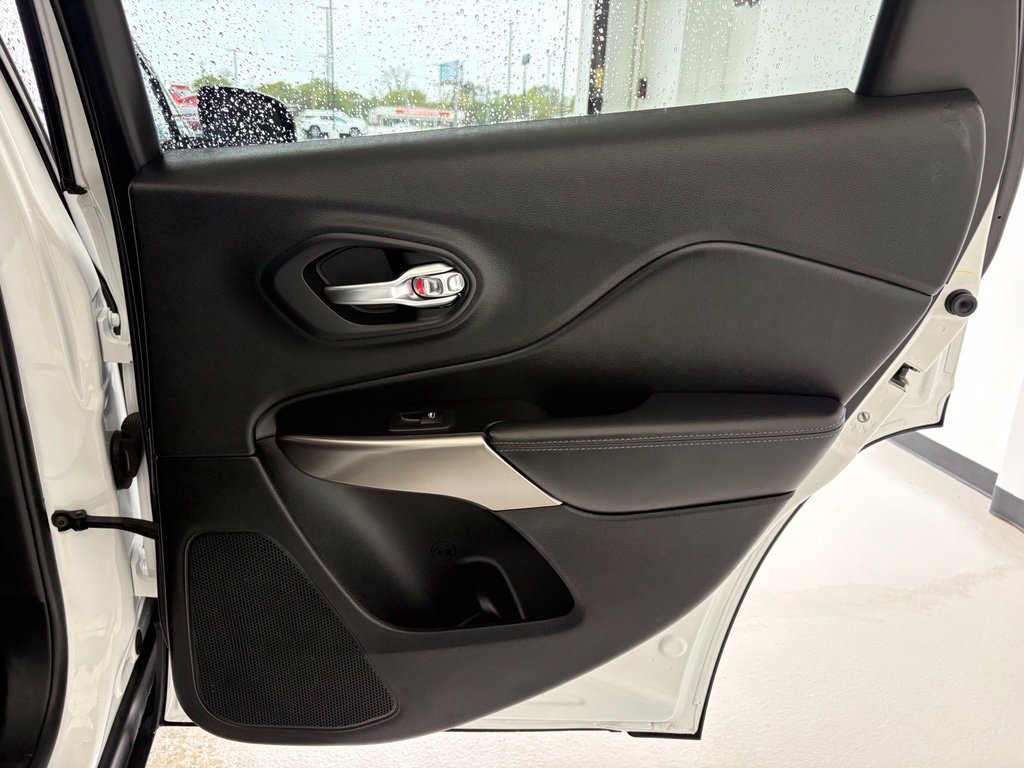 Used 2020 Jeep Cherokee Latitude FWD image 33
