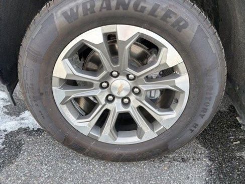 Used 2024 Chevrolet Silverado 1500 High Country w/ Z71 Off-Road Package AWD/4WD image 17