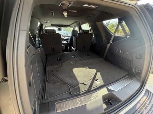 Used 2024 Chevrolet Tahoe Premier w/ Premium Package image 32