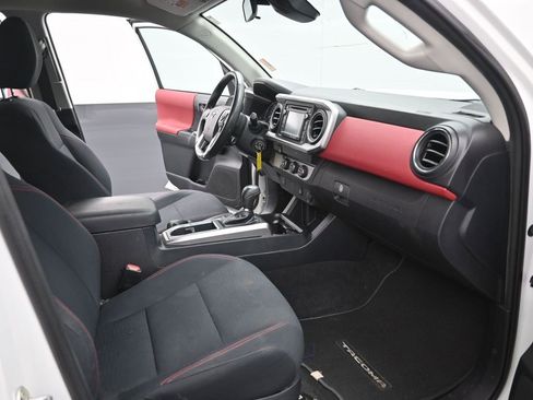 Used 2019 Toyota Tacoma SR5 image 24