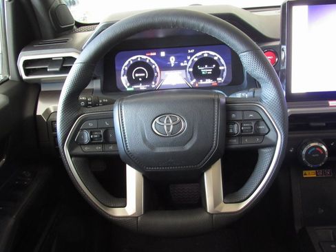 Certified 2025 Toyota Tacoma TRD Off-Road image 28