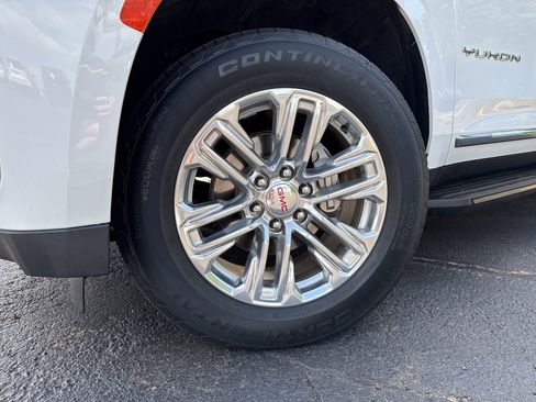 Used 2023 GMC Yukon SLT image 2