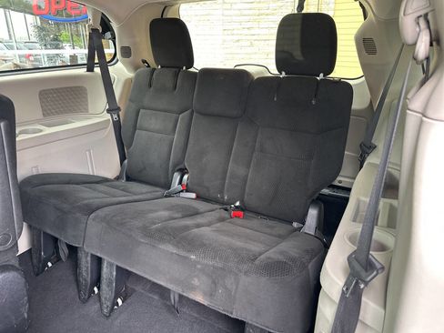 Used 2016 Dodge Grand Caravan SXT w/ Rear Park Assist Package FWD image 8