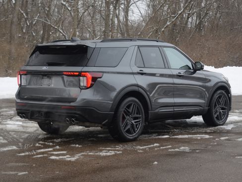 Used 2025 Ford Explorer ST image 27